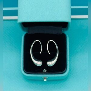 Tiffany & Co Silver SS Peretti Teardrop Earrings EUC